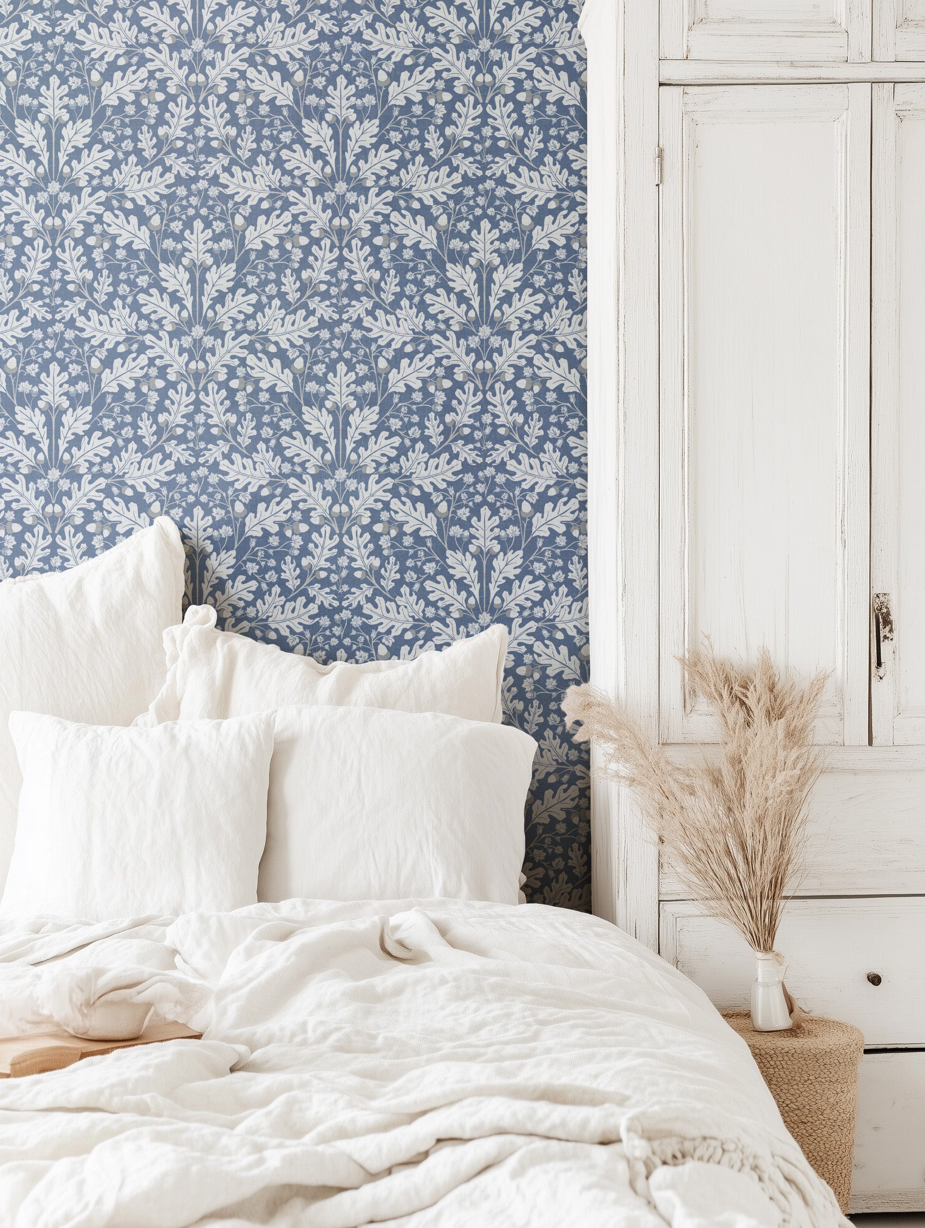 Large Scale Heritage Oak & Acorn Ogee Linen peel and stick wallpaper room mockup